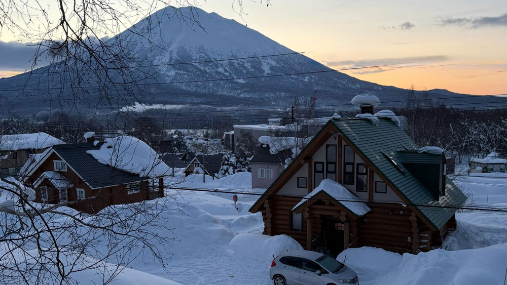 Elite Havens - Log 343 - Niseko Japan - Breathtaking winter twilight